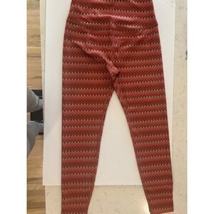 Beyond Yoga Leggings Womens Medium Red Orange Chevron Zig Zag Athletic Yoga